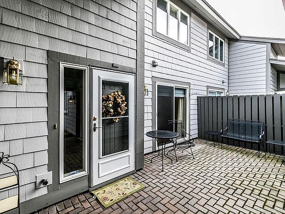 2nd image of 463 Summerhaven Dr N