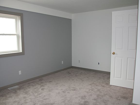 Bedroom 1: 12 x 12 SE