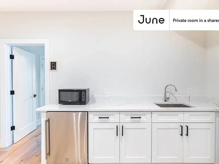 1340 Harvard St NW #C — Photo 13