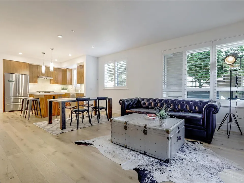 1101 W El Camino Real #119