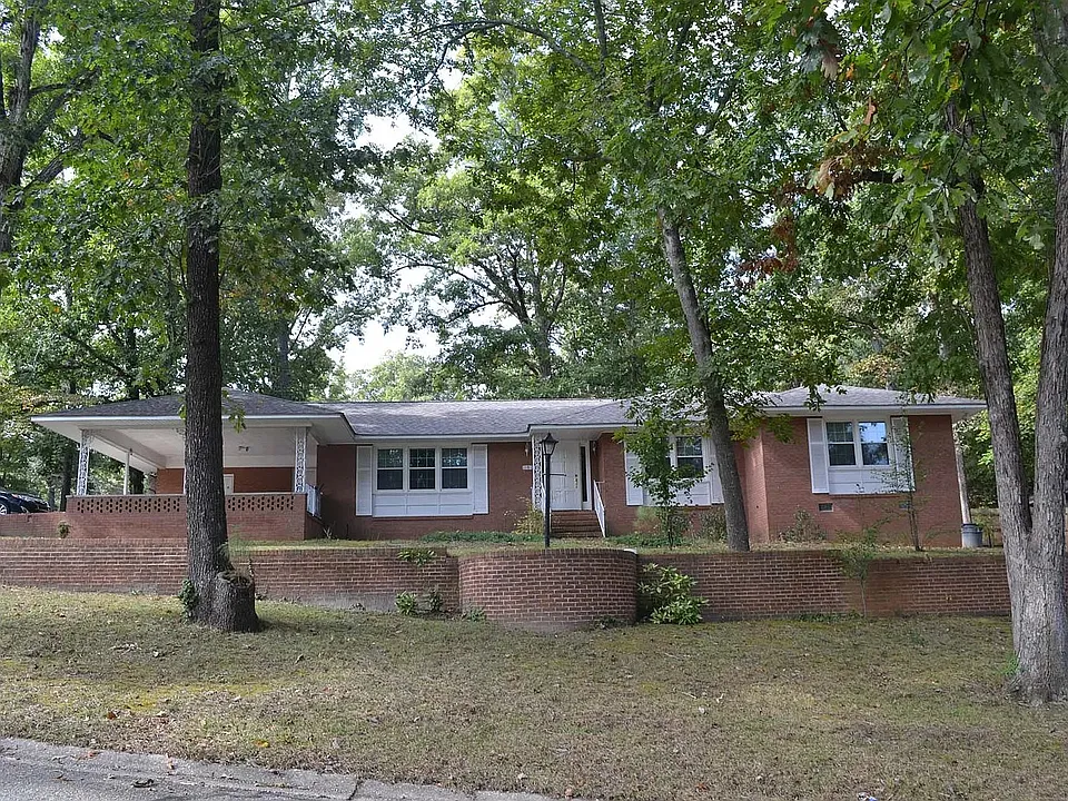 1103 Ivy Rd