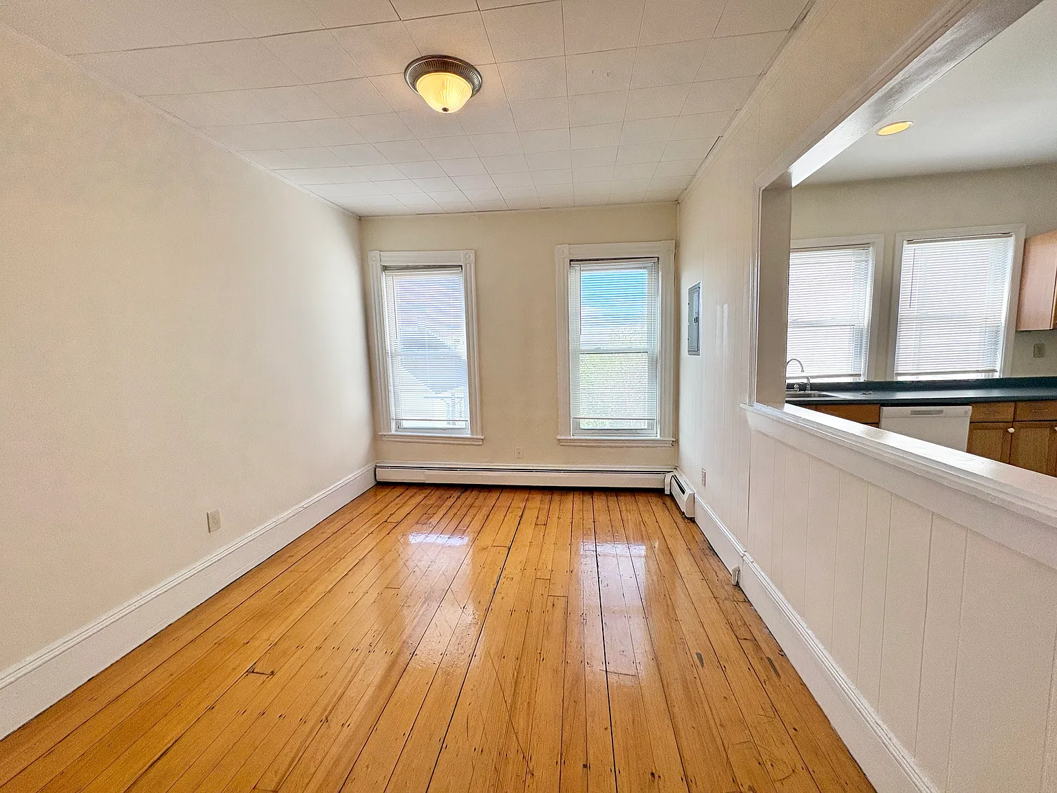 2 bed, 850 sqft, $3,000 — Photo 2