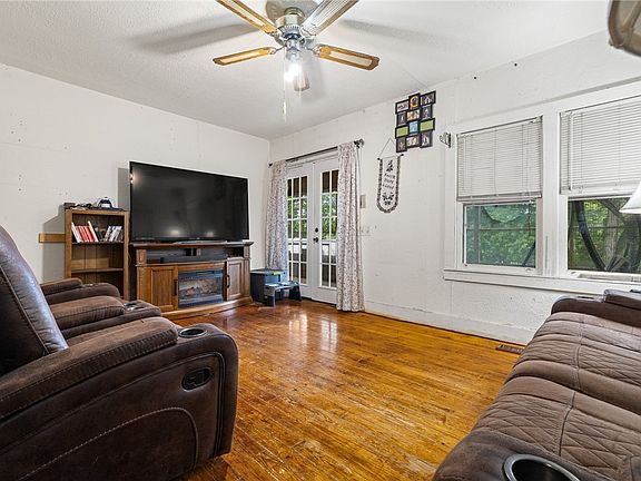 5th image of 1505 N Spring Rd