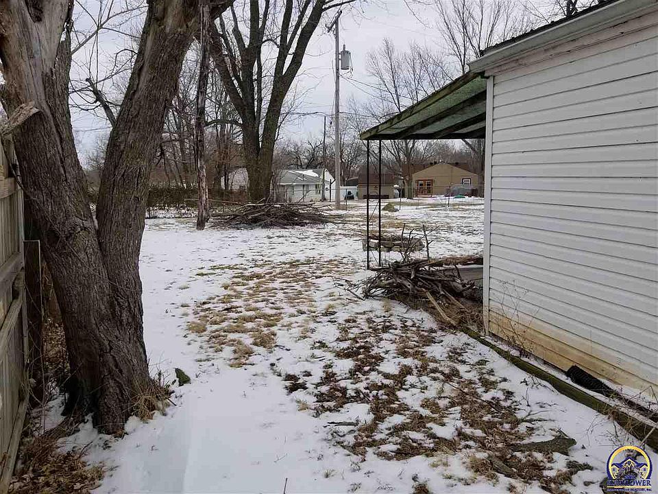 2nd image of 3336 SE Virginia Ave