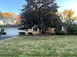 5529 Pembury Ln, West Bloomfield, MI 48322