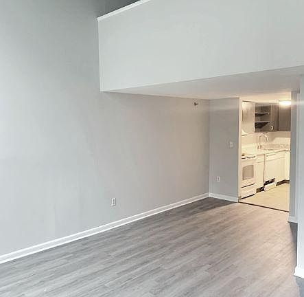 Open, spacious family room, looking up to loft.