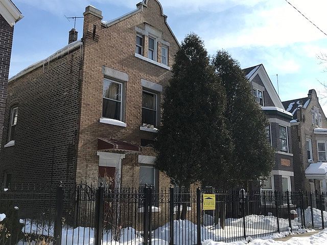2nd image of 2218 S Sacramento Ave