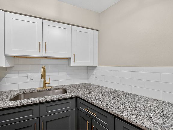 3rd image of 6419 Montgomery Rd #B1