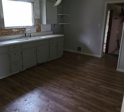 5th image of 5802 Lincoln Ave