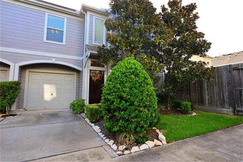 2 bed, 1.5 bath, 1258 sqft, $2,100 — Photo 1