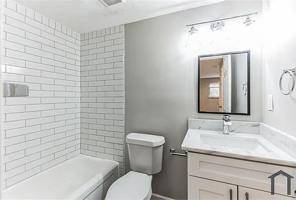1456 W 107th St #7 — Photo 8
