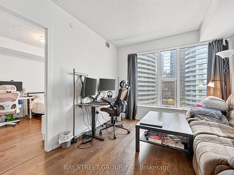 10 York St #1002 — Photo 16