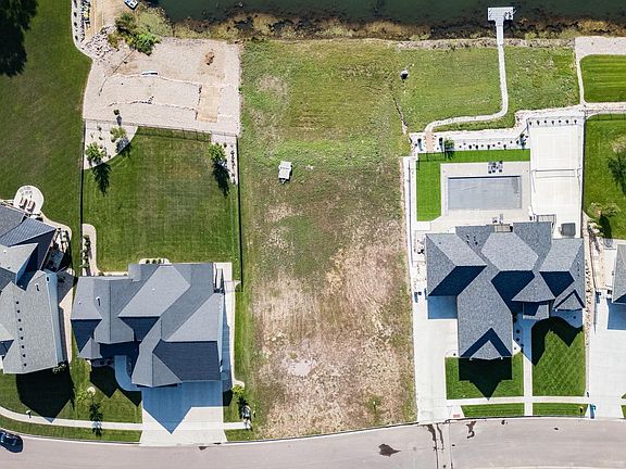 3rd image of 301 S Waterside Cir