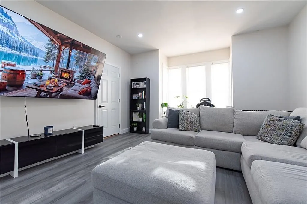 2 bed, 1.0 bath, 1140 sqft, $2,000 — Photo 1