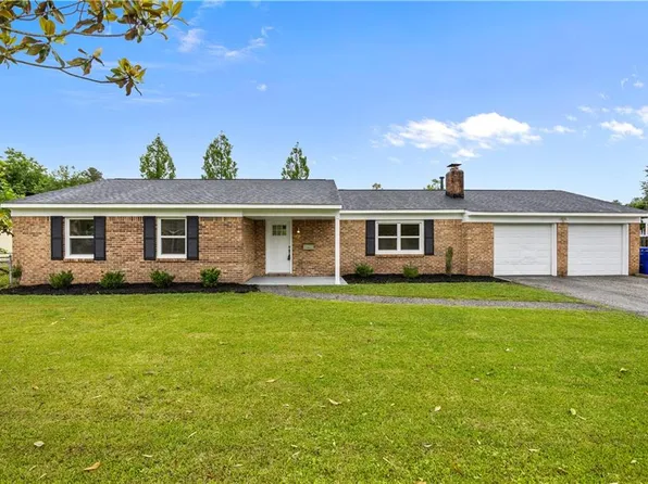 3529 Club House Rd, Virginia Beach, VA 23452