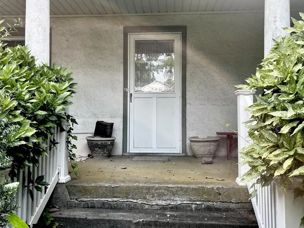 17 Mechanic Street, Glen Cove, NY 11542