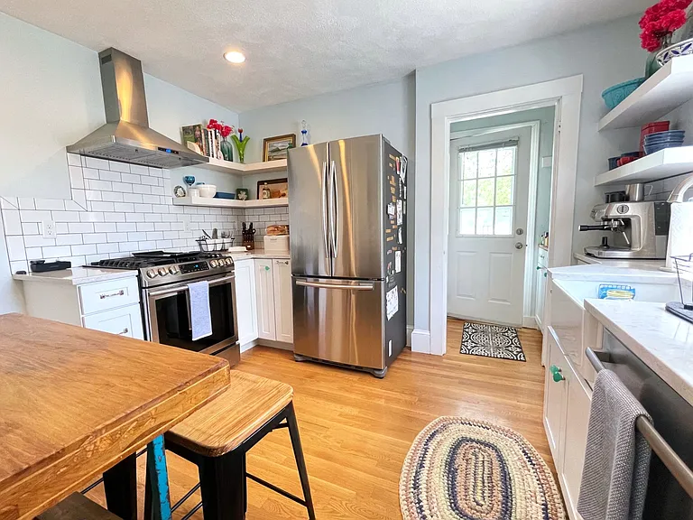 68 Willis Ave — Photo 1
