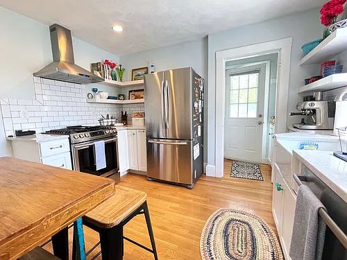 68 Willis Ave Photo 1