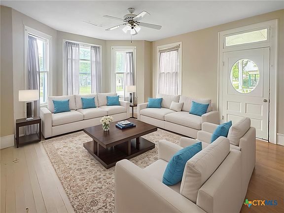 3rd image of 307 N Pecan