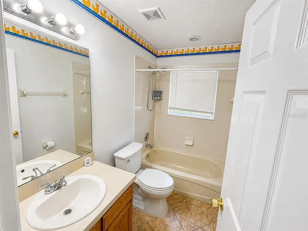 4 bed, 3.0 bath, 1569 sqft, $2,500 — Photo 3