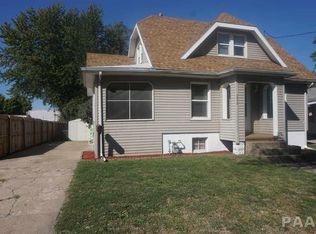 1219 Maple St, Pekin, IL 61554