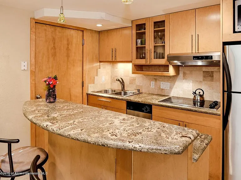 333 W Main St #B — Photo 4