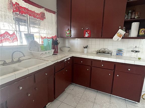 3rd image of 1142 E 64th St