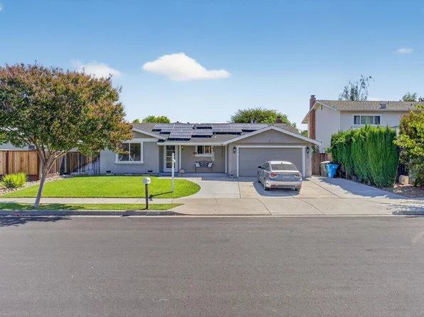 7310 Orchard Dr, Gilroy, CA 95020