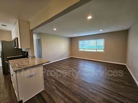 5th image of 4679 E Eastview Dr