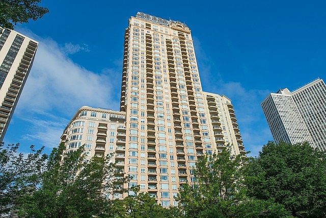 1st image of 2550 N Lakeview Ave #S15-3