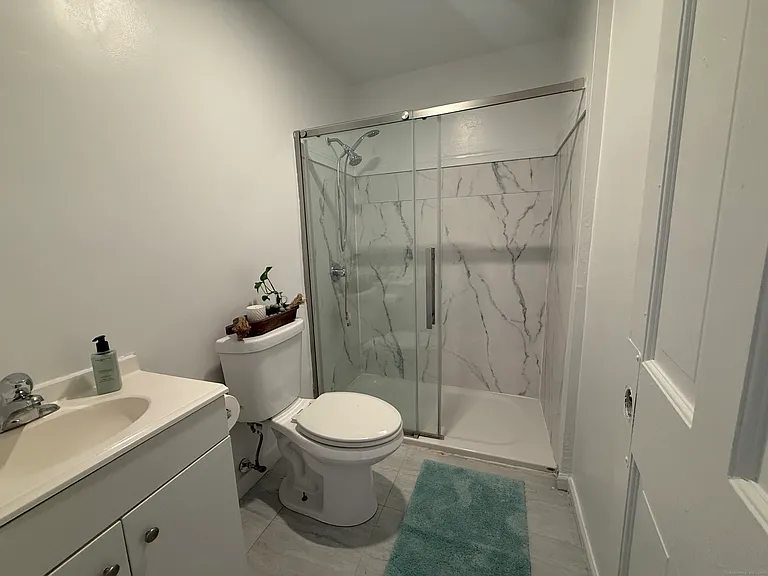 575 Bank St #206 — Photo 8