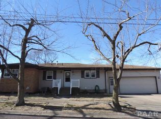 1701 N 12th St, Pekin, IL 61554