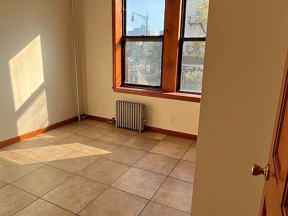 4th image of 3715 30th Ave APT 2