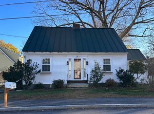 59 Prospect St, Henniker, NH 03242