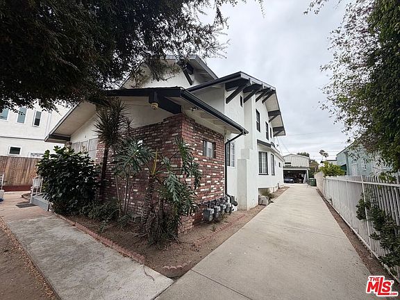 4th image of 2240 Crenshaw Blvd APT B