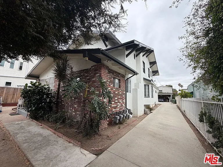 2240 Crenshaw Blvd #B — Photo 4
