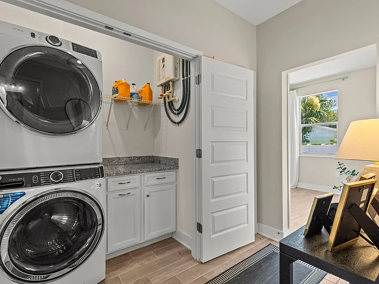 2110 W Palmetto St — Photo 36