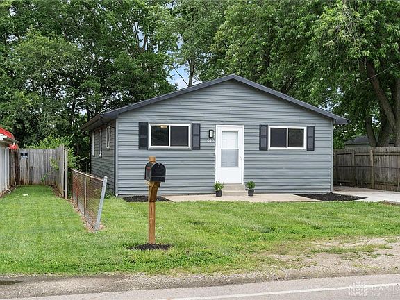 3rd image of 640 N Pleasant Valley Ave