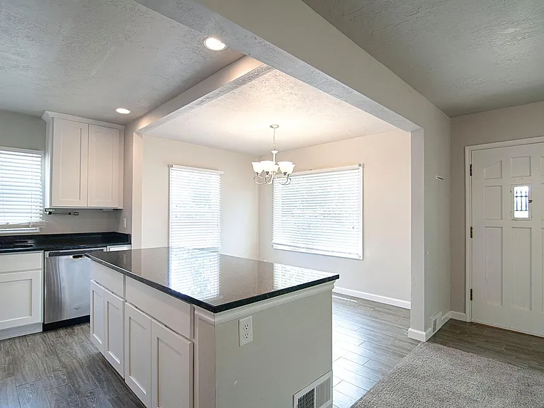 1549 E Westminster Ave — Photo 6