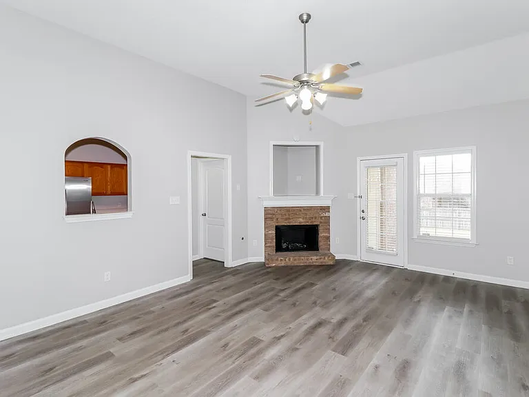 8750 Rogers Park Ave — Photo 5