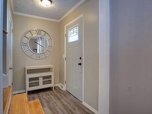 3rd image of 723 Elm St