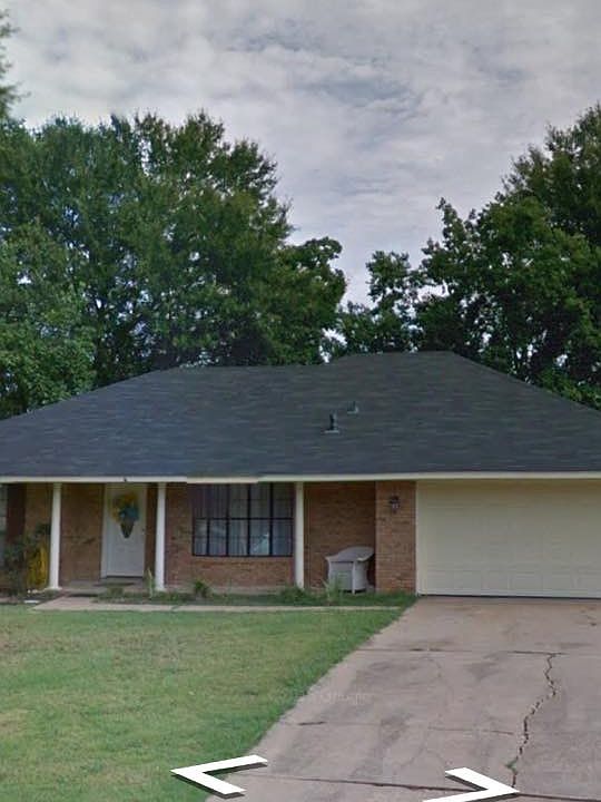 1st image of 103 Country Club Dr