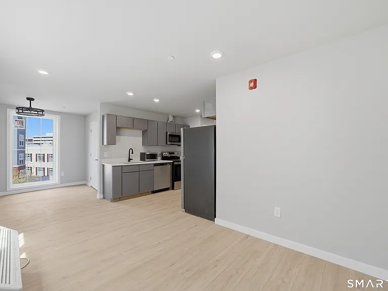 589 Bedford St #301 — Photo 5