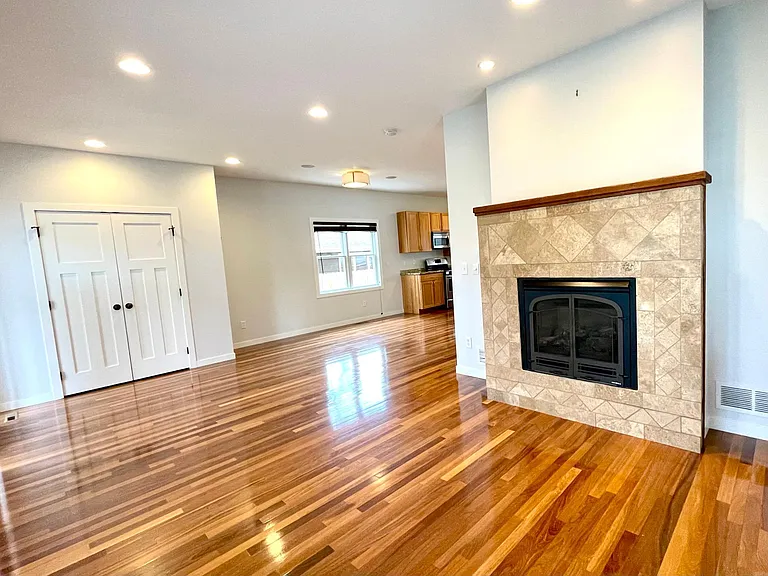 403 Monroe Ave S — Photo 9
