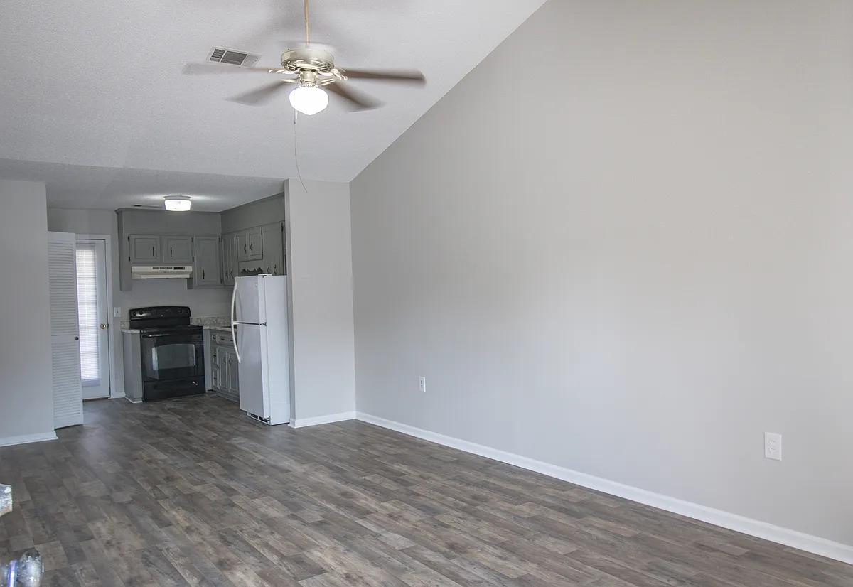 Building Photo - 140 Lanier Dr #141