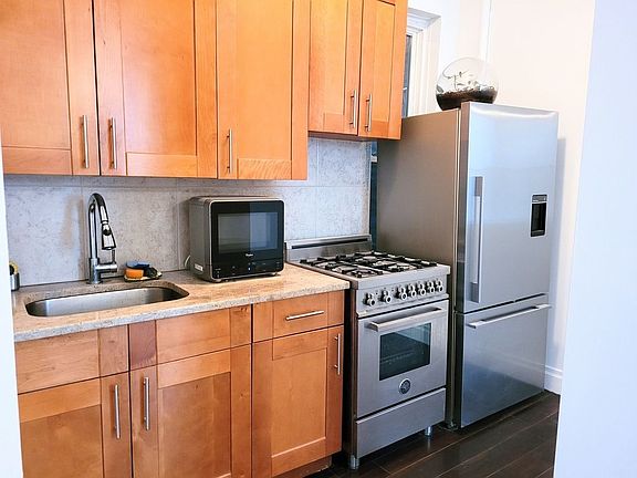 3rd image of 415 W 46th St APT 2-A