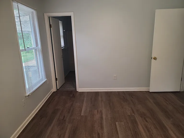 709 Redwood Park — Photo 26