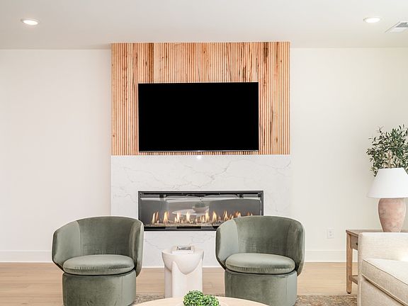 3rd image of 542D Rosedale Ave #7