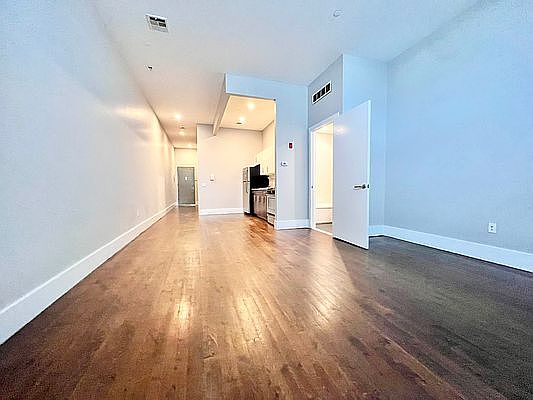 2nd image of 70 Kosciuszko St APT 1F