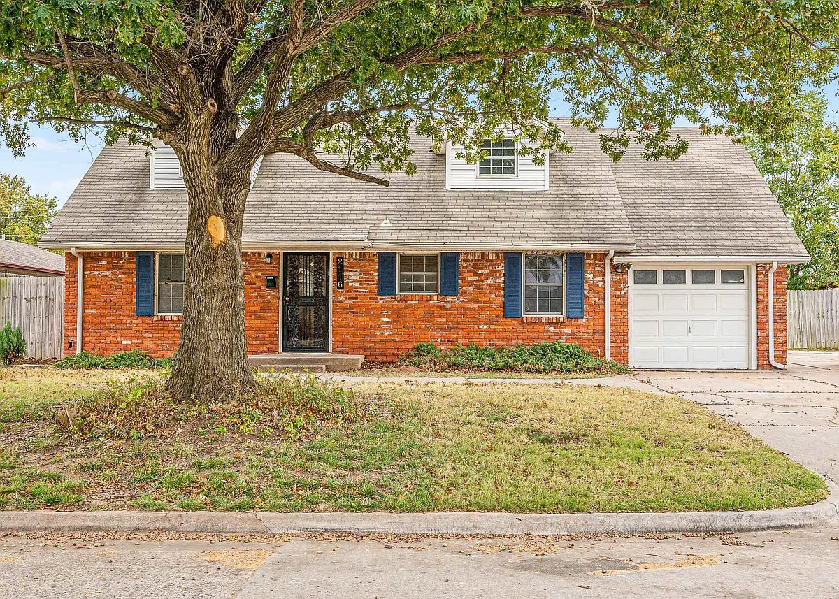 Building Photo - 2116 SW 70th St